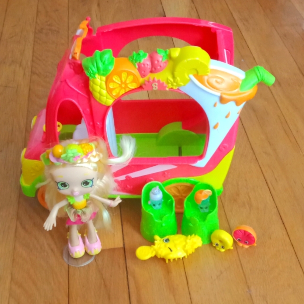 Shopkins Smoothie Truck Combo Set with Pineapple Lily
